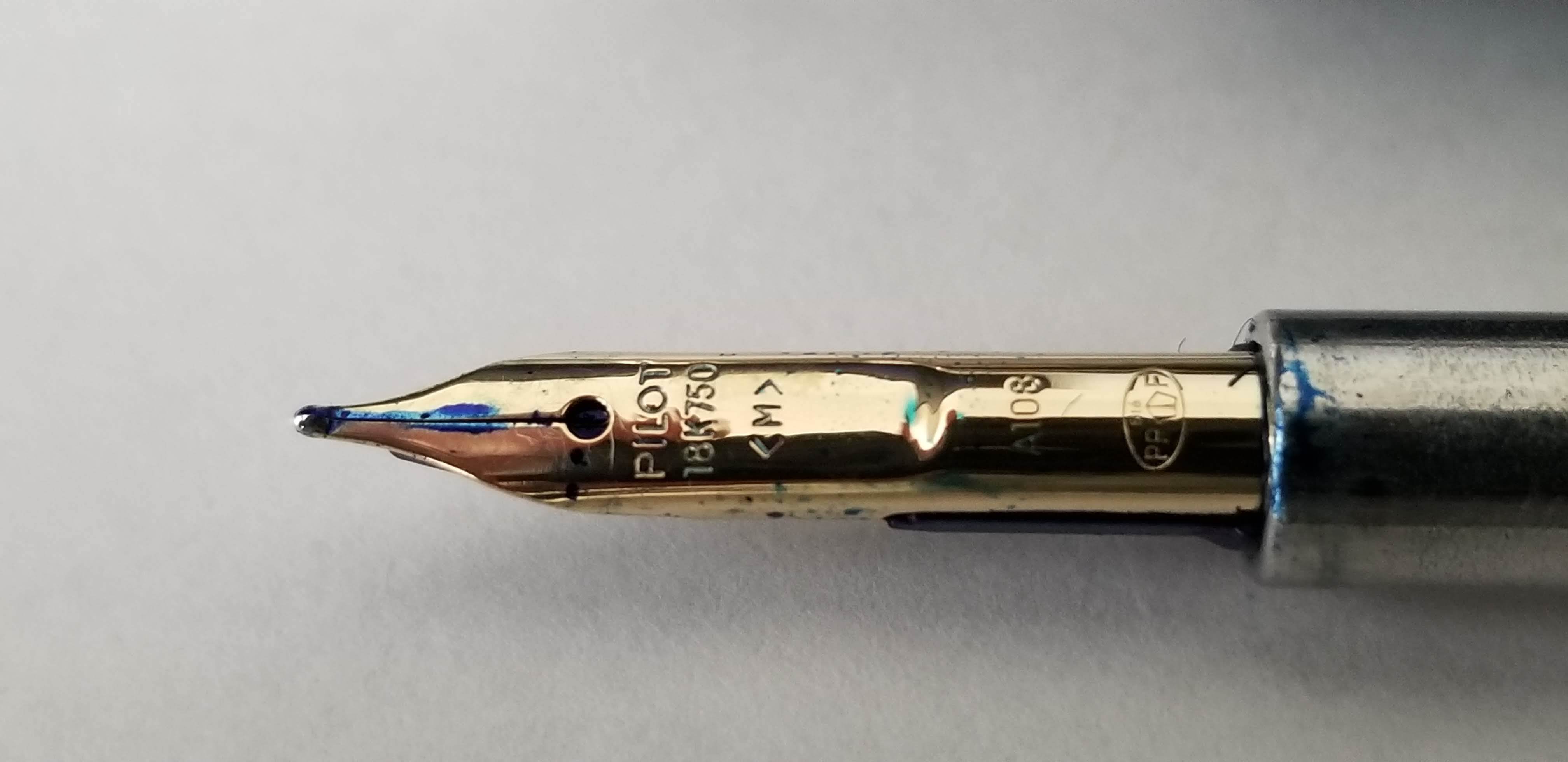 18 kt gold Medium NIB writes like butter